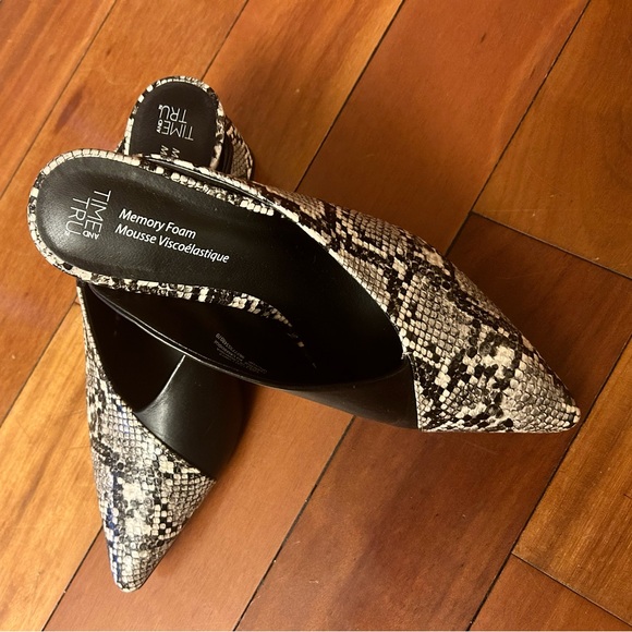 Time and Tru Faux Snake Print “Sally” Heeled Mule - Picture 3 of 3